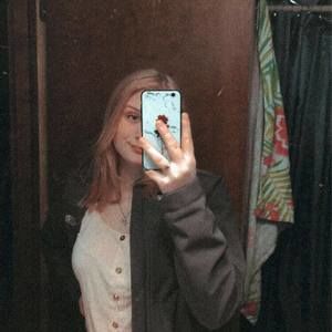 Meet your Posher, Desiree